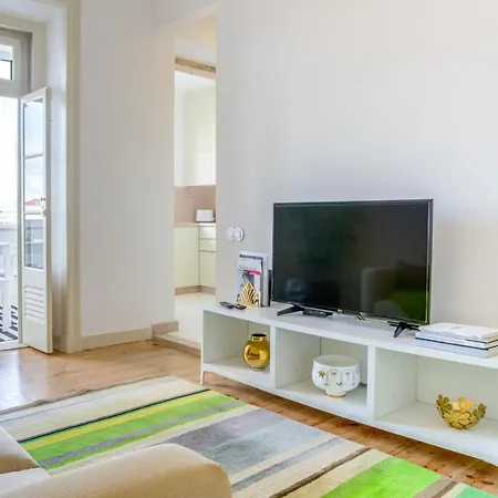 Amazing Lisboa! Views & Style In Historical Graca Apartment Lisbon