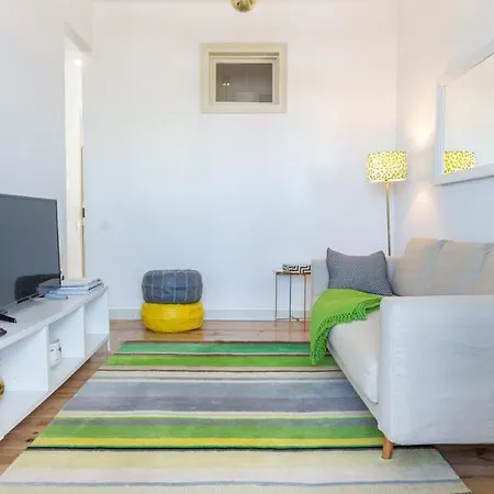 Amazing Lisboa! Views & Style In Historical Graca Apartment Lisbon